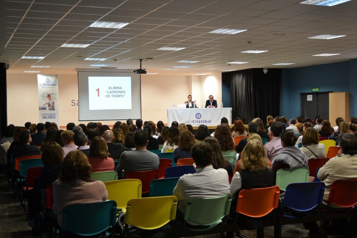 OscarG_1978's tweet photo. Exitosa primera sesión de la Escuela de Padres con talento en el Colegio San Cristóbal de Castellón. Muchas GRACIAS!!!!! https://t.co/AGgLB2dCrJ