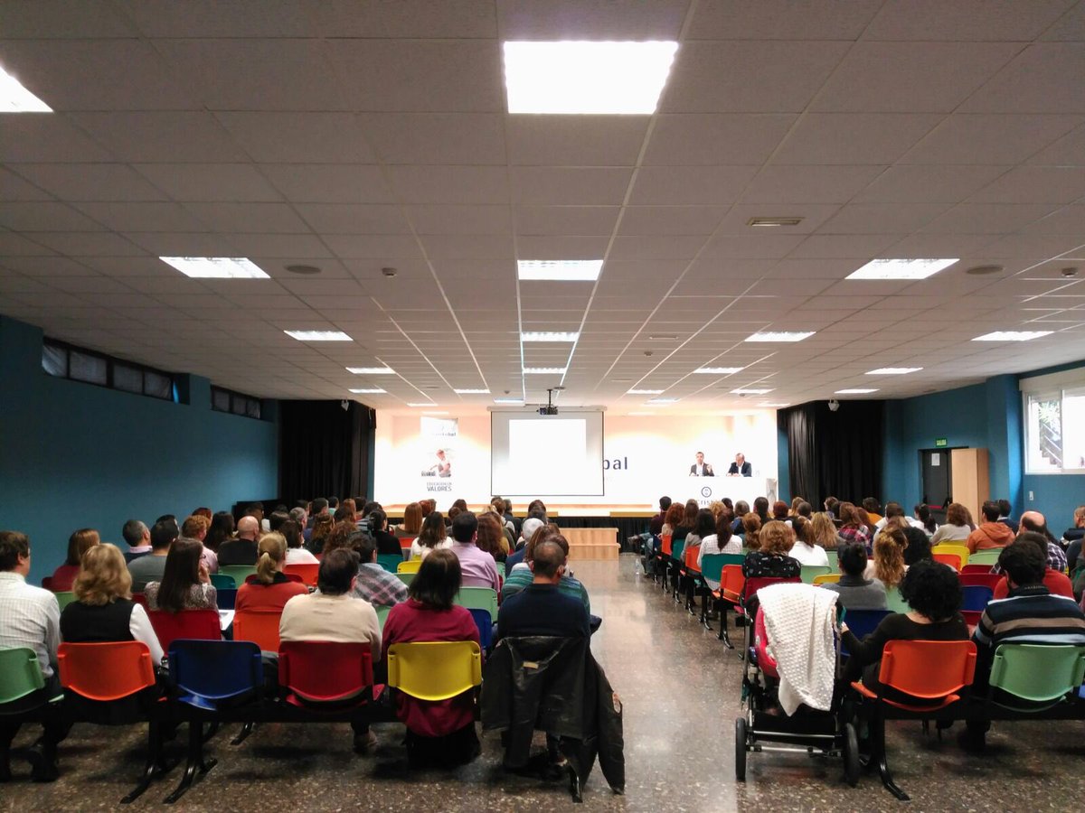 OscarG_1978's tweet photo. Exitosa primera sesión de la Escuela de Padres con talento en el Colegio San Cristóbal de Castellón. Muchas GRACIAS!!!!! https://t.co/AGgLB2dCrJ