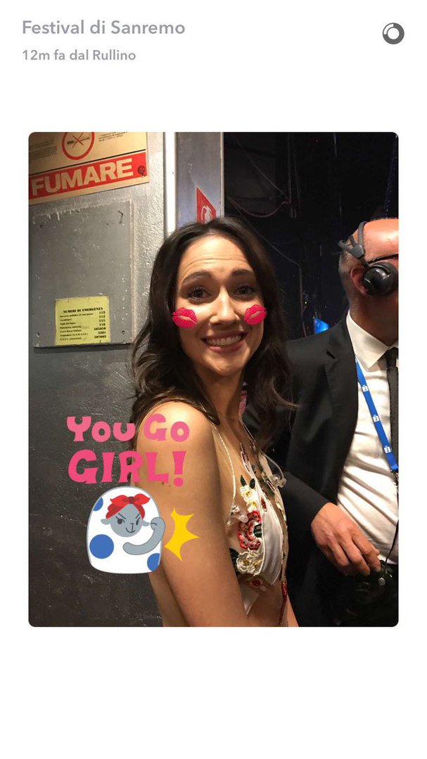 lodovicars's tweet photo. [PHOTO] Лодовика перед выходом на сцену #Sanremo2017 (@lodocomello) https://t.co/5dToJ6VE2T