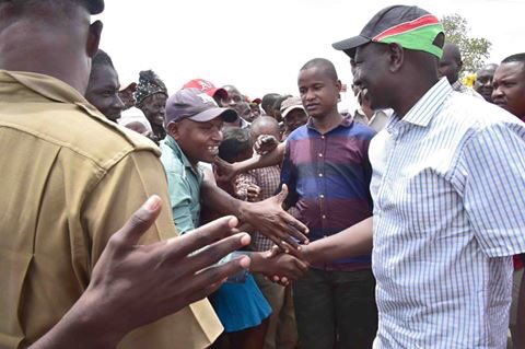 Friends_of_WSR's tweet photo. #FowrUpdates
#VoterRegistration
H.E @WilliamsRuto With wananchi at Mtito Andei, Kambu, Thange, Kinyambu and Makindu, Makueni County. https://t.co/0d5dBrd277