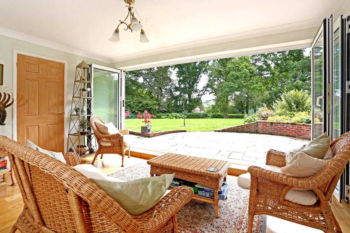 KFBasingstoke's tweet image. Enjoy fresh local produce @HantsFarmersMkt in Alton this weekend, nearby Powntley Copse where Hazelwood is located bit.ly/2dDlalI