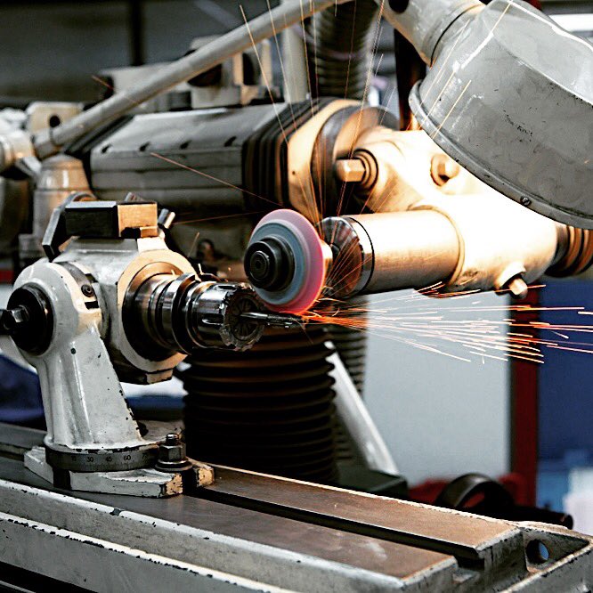 APN_Group_76's tweet photo. Découvrez notre service de maintenance d'outils coupants...https://t.co/FtaLTHfDqy #usinage #Machineoutils #precision https://t.co/c5YdO4gDv2