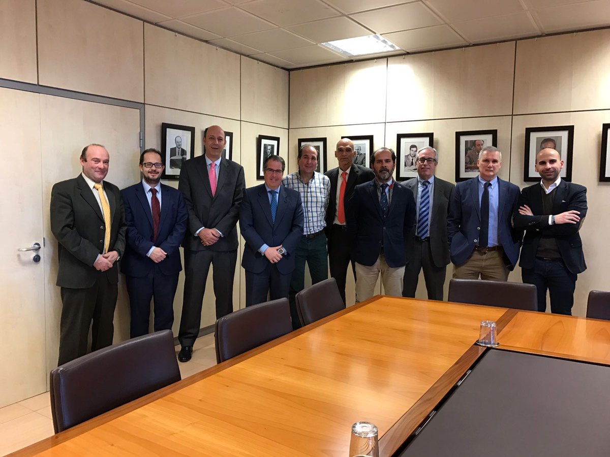 Carlos_bicihub's tweet photo. La @mesabici se ha reunido hoy con @Gserrano_DGT. Confirmado compromiso de @DGTes y Gobierno de emprender el Plan Estratégico de la Bici YA. https://t.co/46vyPwTKxx