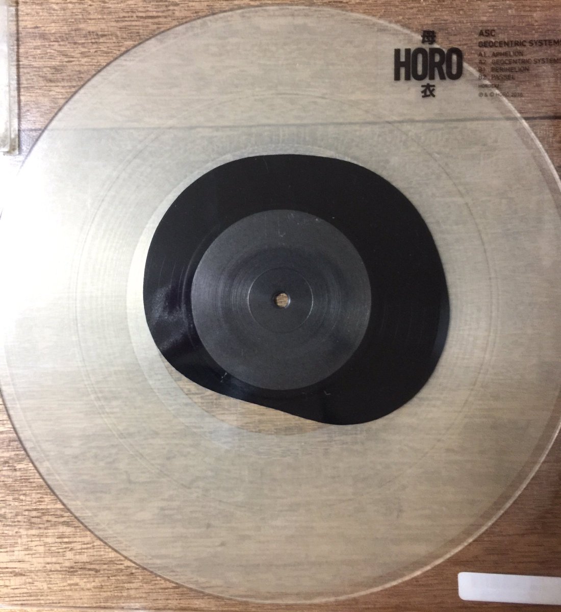 Satoshi Asc Geocentric Systems Horoex2 レコード盤自体のカッコよさについ手が伸びてしまった Horoはドラムンベース と言った自身の浅はかな考えは針を落とした途端見事にいい意味で崩れてしまった 外見 中身ともシビレまくりだった 全てに