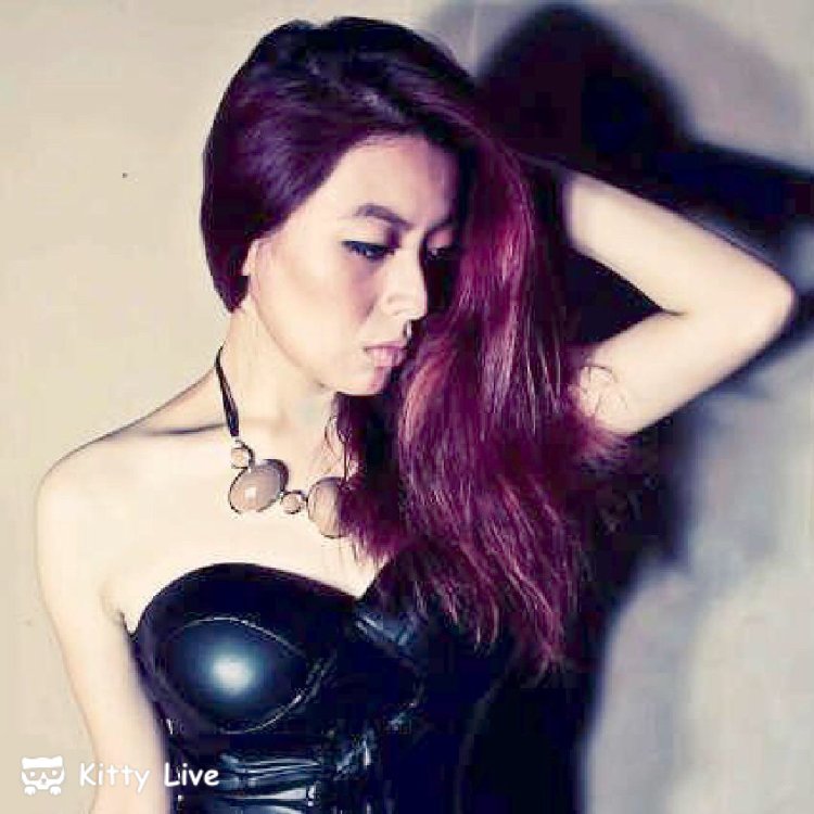 reycath's tweet photo. Hi friends, there is an amazing live show in Kitty Live, come now.https://t.co/7HQnaDWtWD https://t.co/Do39vMyFf3