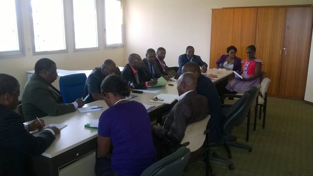 JUSTINTCOMM's tweet photo. #Gabon Mercredi 8 février 2017: Séance de travail DGELP @MinInterieurGA , DRD @ANINFGA; application de gestion des associations et partis. https://t.co/xoJAQd5Ix7