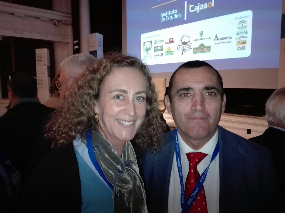 COITAND's tweet photo. La presidenta del #SympSV17 @CruzLedro con @valentinalmansa director general del @mapamagob en @Cajasol #forocajasol https://t.co/EYwKhib2oM