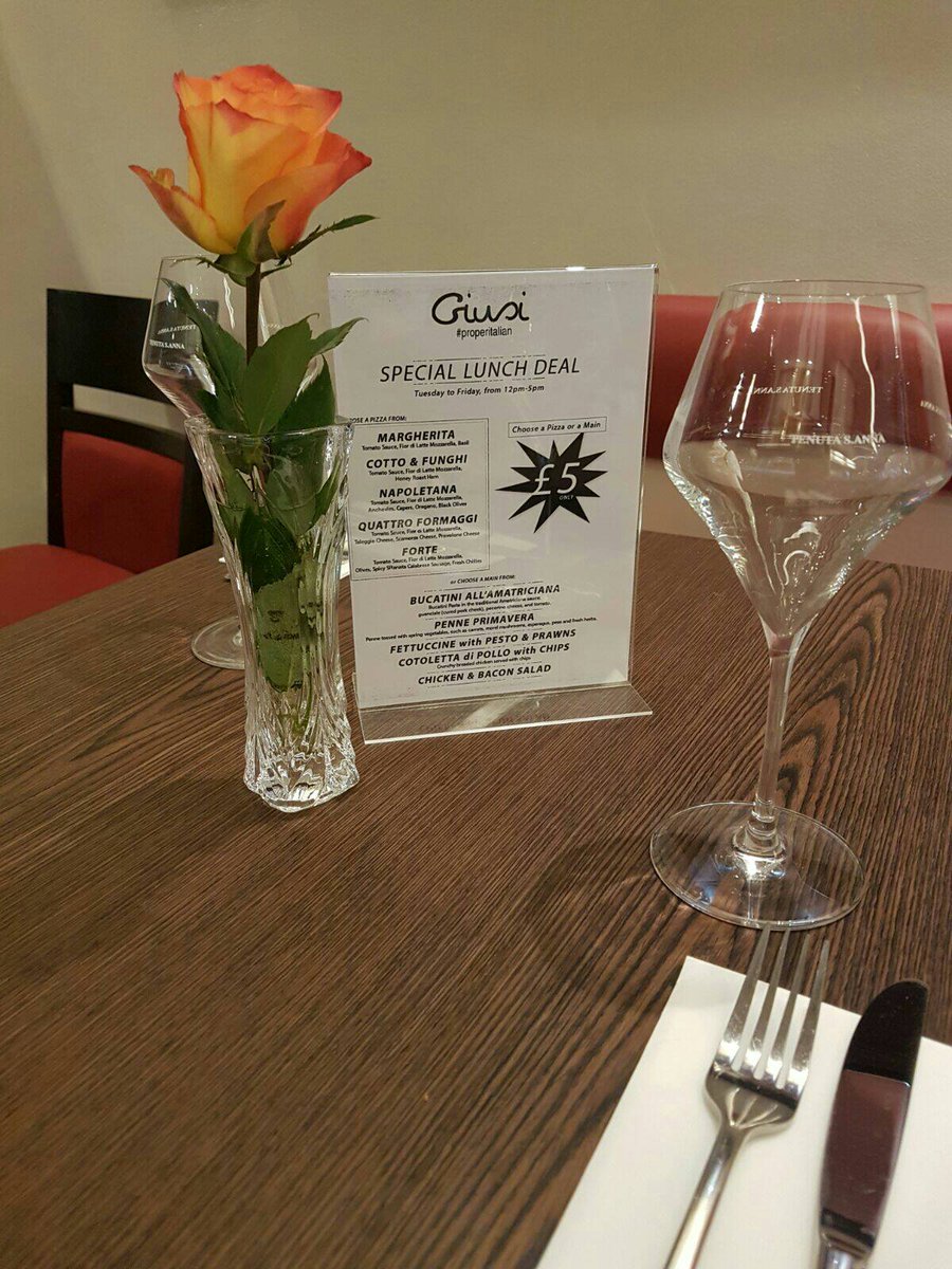 GiusiAtChiswick's tweet photo. Meal deal £5 for 1 pizza or 1 main, every day from Tuesday to Friday https://t.co/PhG2J6sweP