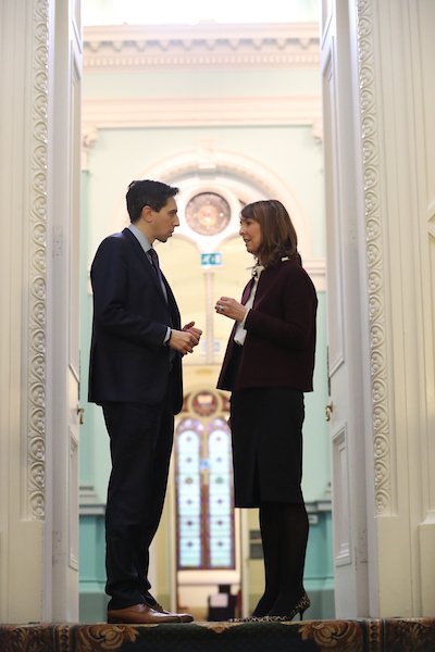Minister for Health <a href="/SimonHarrisTD/">Simon Harris TD</a> and #HEA_IRE President Sandra Gannon discussing #bettermedicinesire at this morning's conference