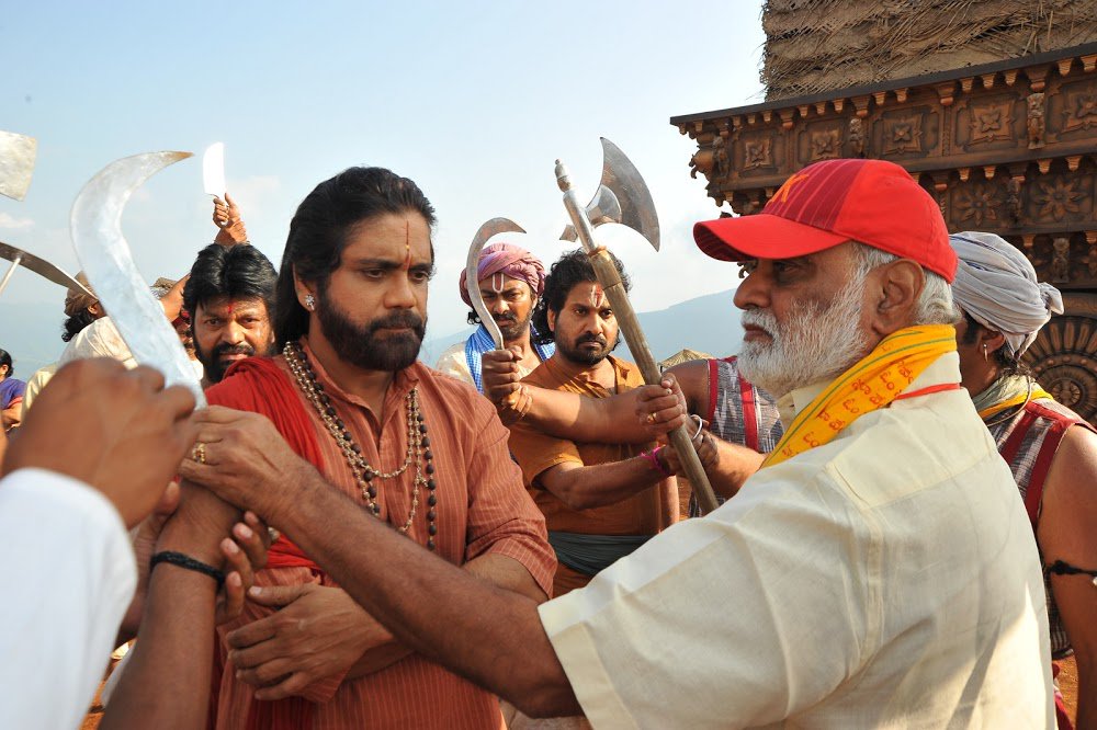 tollywood24's tweet photo. Om Namo Venkatesaya movie working stills https://t.co/4dEGtVnd2k https://t.co/5qN6ZxCb7G