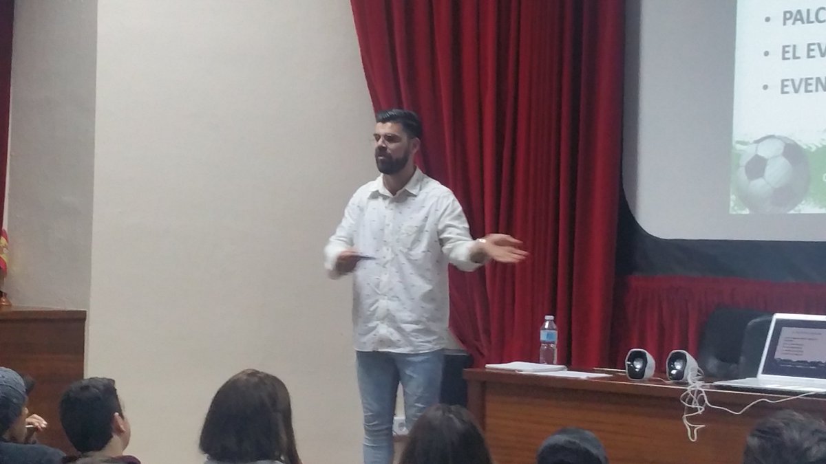 ColeMontesion's tweet photo. #CCFFMontesión Fantástica Master Class a cargo de @jcolombas: "Comunicación y gestión de eventos en el ámbito deportivo" https://t.co/SupU4ly20n