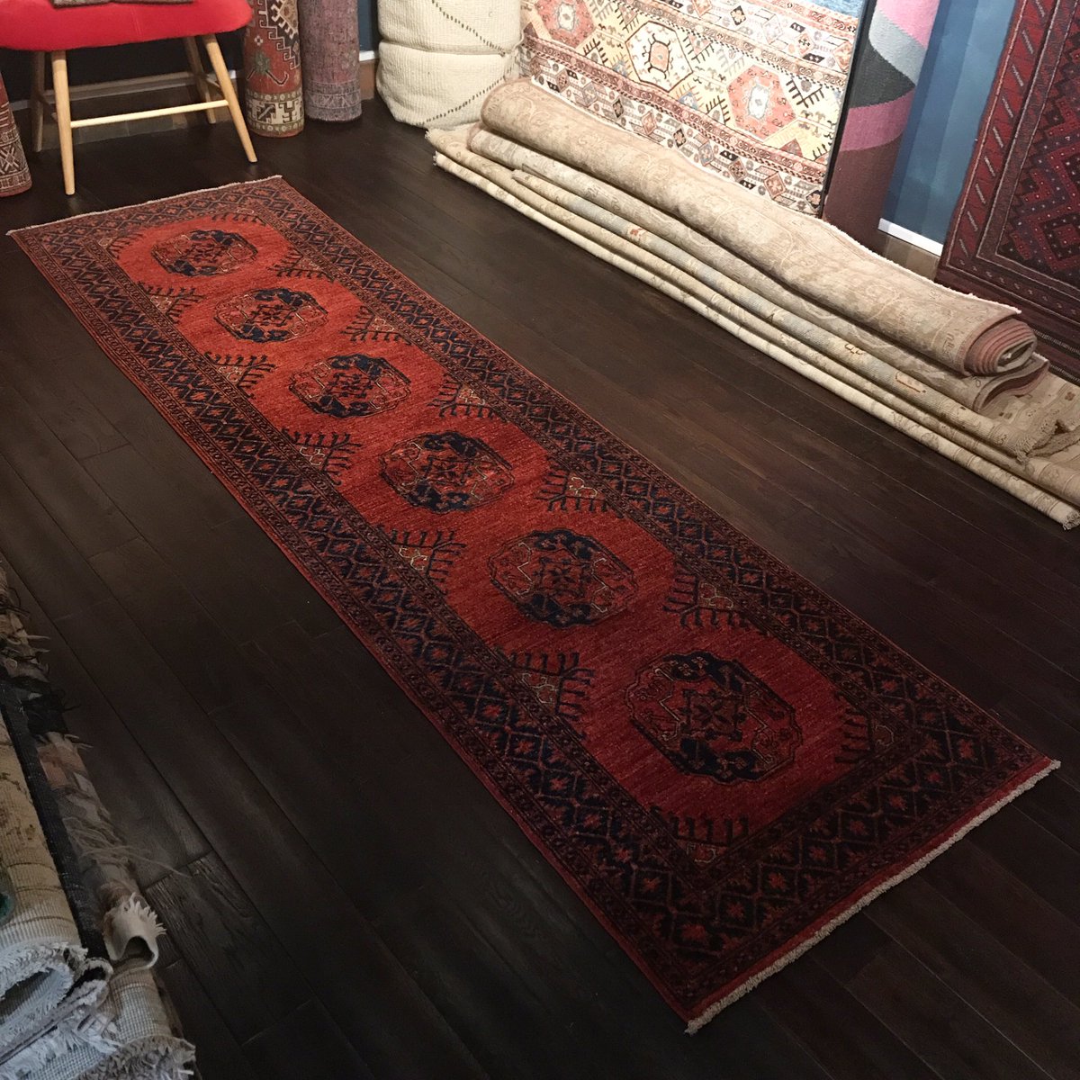 EmmaMellorRugs's tweet photo. New additions on display in the showroom- Veg dye Esari hall runner #rug #rugs #hallrunner #interiors #interiordesign #thehandmaderugcompany https://t.co/1nCf1W1DKQ