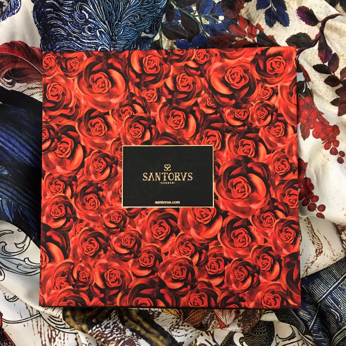 BodeFabrics's tweet photo. Forget chocolate this Valentines Day, Santorus silk scarves are a much sweeter gift. @Santorus_London #valentinesday2017 #igsg #tanboonliat https://t.co/22rrC8HKFQ