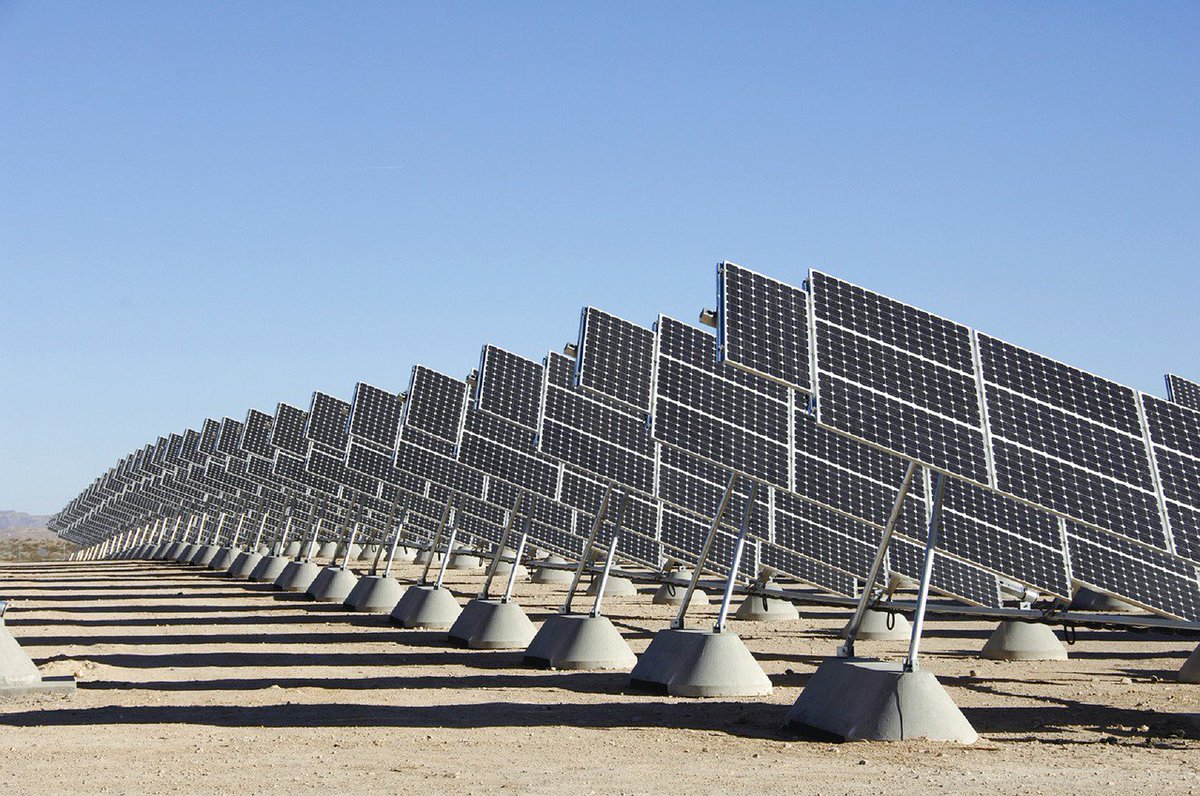 MikeHudema's tweet photo. #China now has more #solar energy capacity than any nation on Earth...Trump &amp; Trudeau talk pipelines https://t.co/u8pBaY84D4 #NoKXL #NoDAPL https://t.co/vqOgkyoTDk