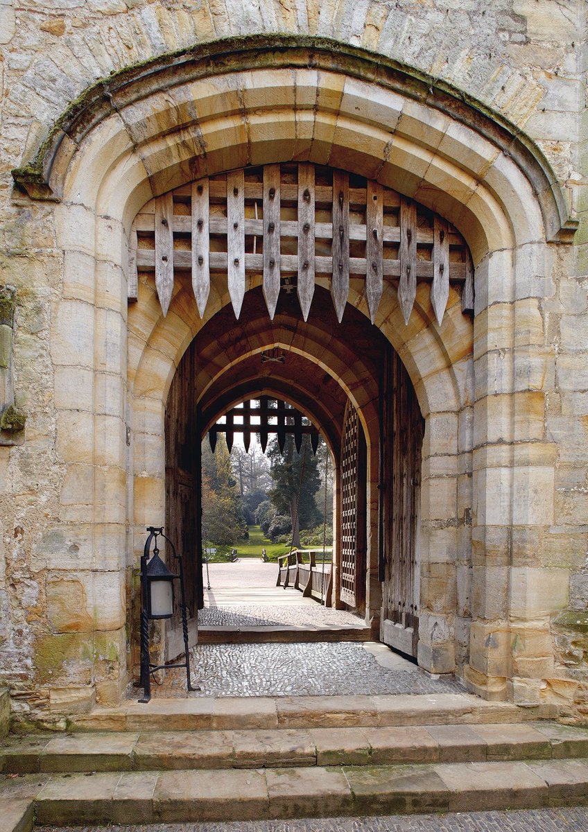 Hever Castle tweet media