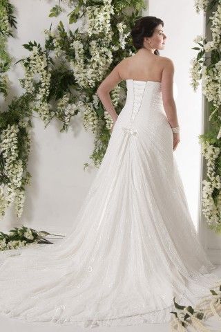 SindersBridal's tweet photo. #weddingWednesday
Cancun from @CallistaBridal is a #romantic and #elegant a-line #weddinggown with Chantilly lace.
#wedding #dresses https://t.co/h172Wt10QH
