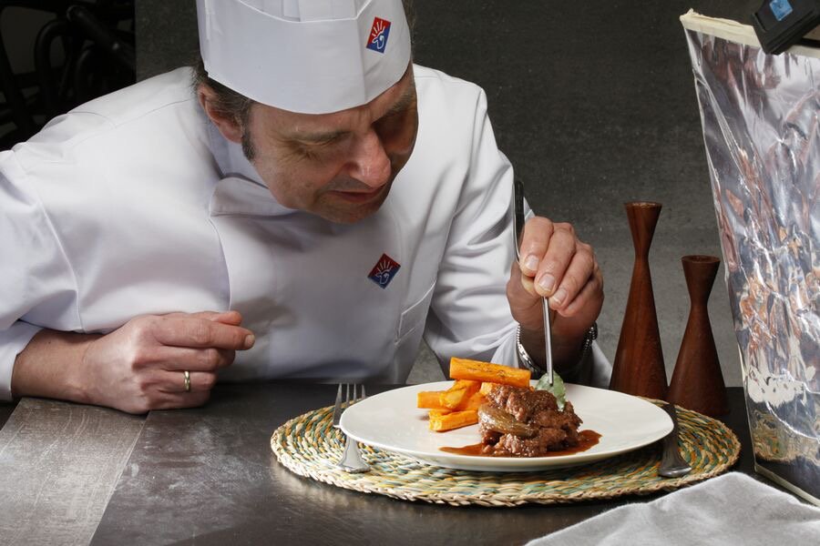Kalfsvlees's tweet photo. Fotografie @EdgarBuhrs #kalfsvlees gerecht met zoete aardappel. https://t.co/9ypiWfC513