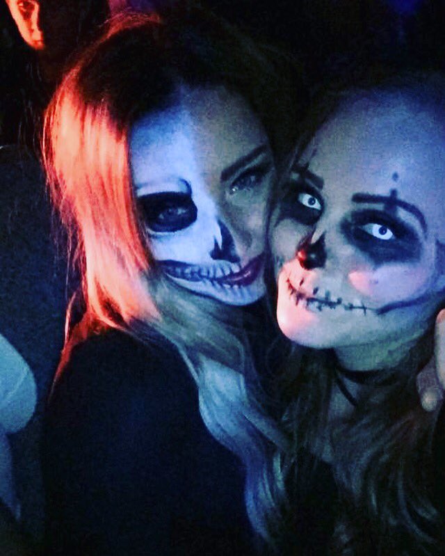 Chez1A's tweet photo. #Halloween #greatnight #rollon2017Halloween @mhardcastle93 ❤️ https://t.co/wjIuCgXnMw