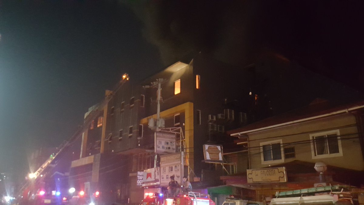 iamjdcastro's tweet photo. bodeg ng plastic sa pasay umabot na ikatlong alarm! https://t.co/JHtv5okffi