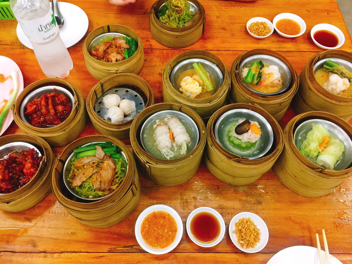UKamdee's tweet photo. เด็ดตรงมีน้ำจิ้มสามรสแก้เลี่ยน #อร่อยไปแดก #อร่อยบอกต่อ #reviewchiangmai https://t.co/6rFTCe0AwJ