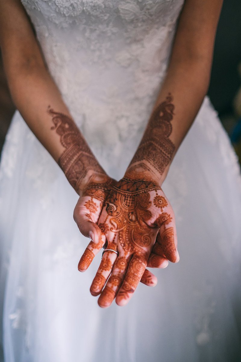 Love mehndi with a white wedding dress - gorgeous combination! Check out this fab fusion wedding on our blog: vivalawedding.co.uk/sabrina-and-ni…