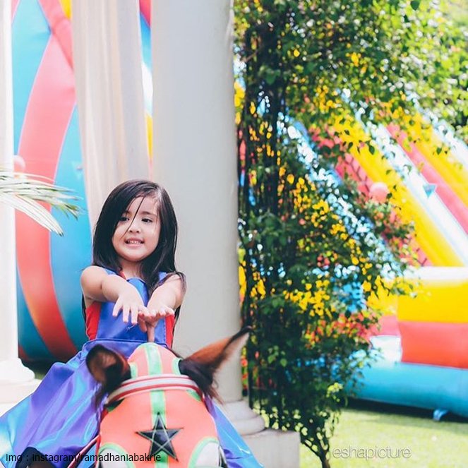warbiyasak's tweet photo. Mikhayla, Si Cantik Calon Penerus Nia Ramadhani - https://t.co/KGT8Wqwn1U https://t.co/dKn6UG41RB