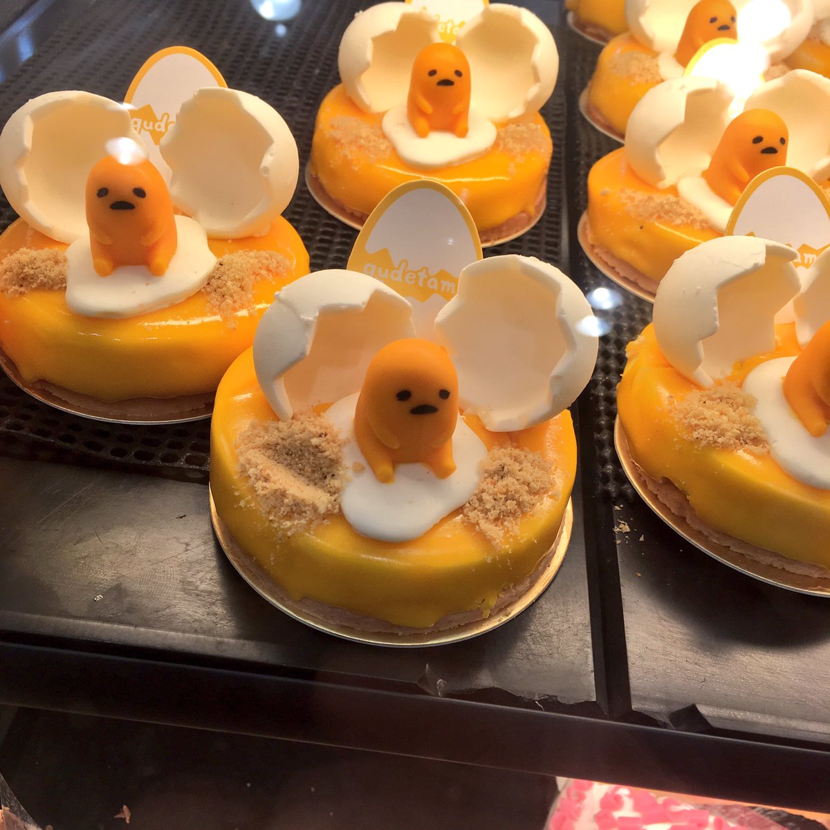 Twitter पर 新井 愛瞳 台湾でみかけたぐでたまケーキ 可愛いすぎてこんなん食べれない