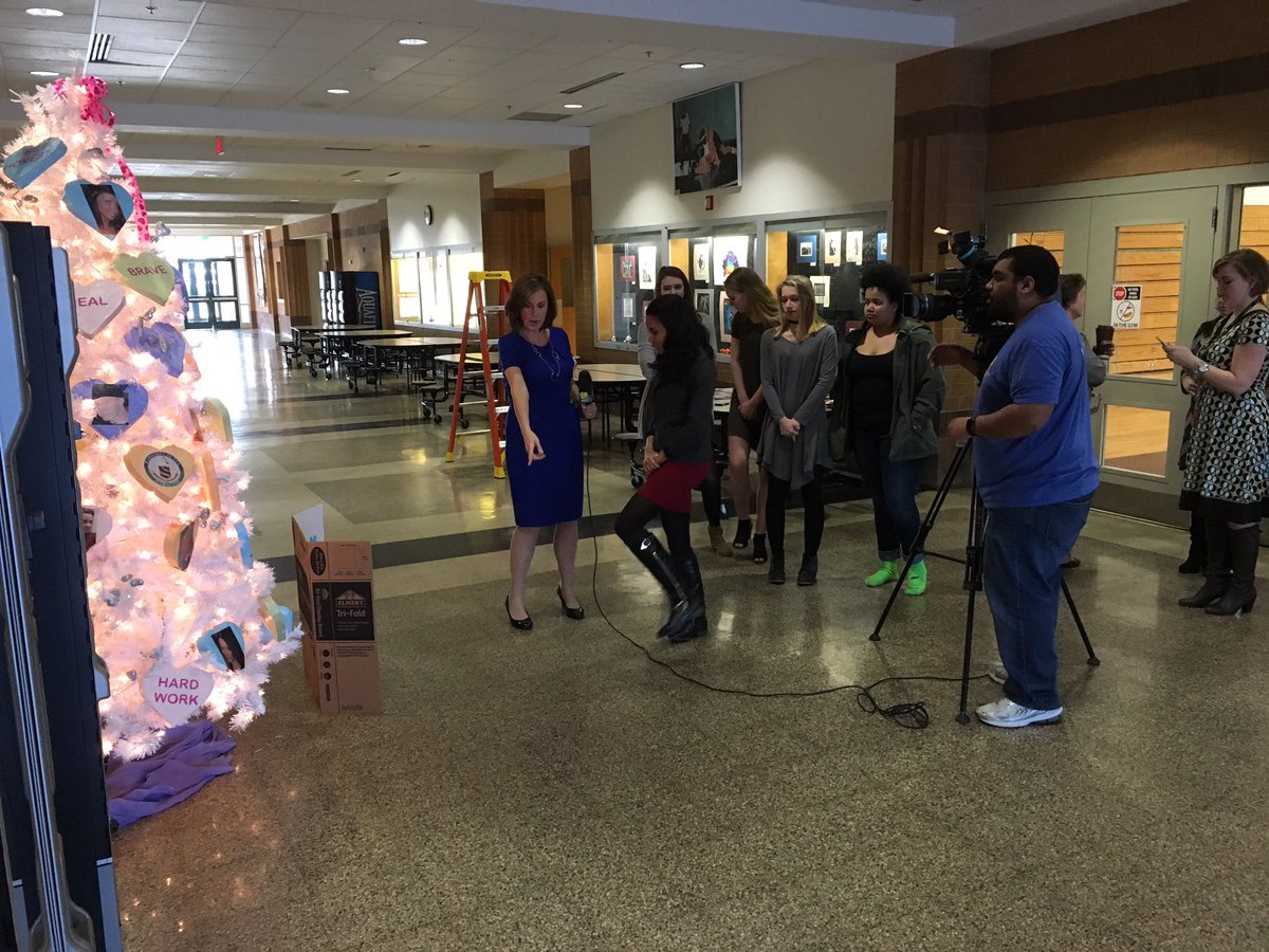 Hagan_Principal's tweet photo. WBAL's JenniferFranciotti interviews SADD advisor&members. ConversationTree&ChainofHope Herion awareness. #SADDstrong @wbaltv11 @SADDnation https://t.co/i5UEVncNhl