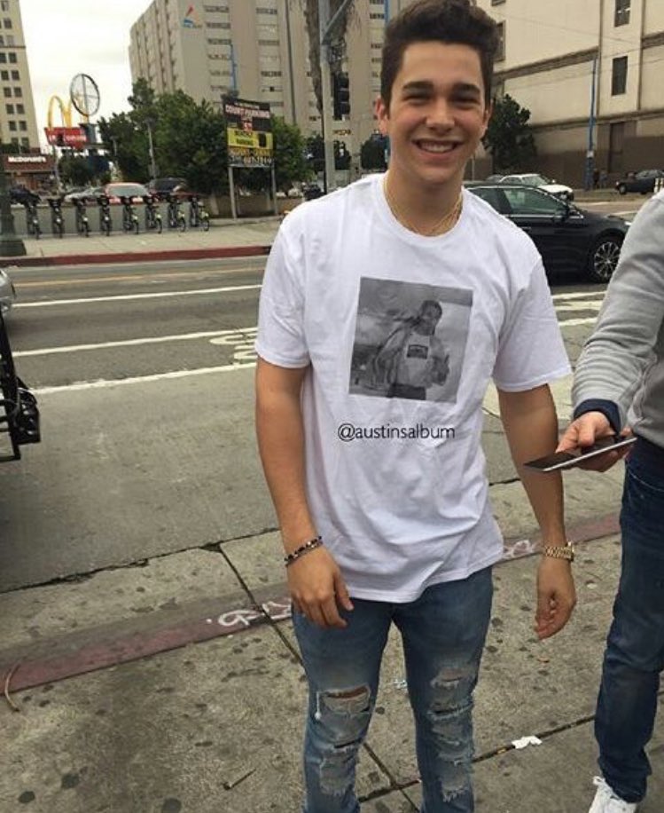 alwaysinheartjb's tweet photo. That smile make me so happy. @AustinMahone #ForMePlusYouMusically https://t.co/evtN4Ek2Df