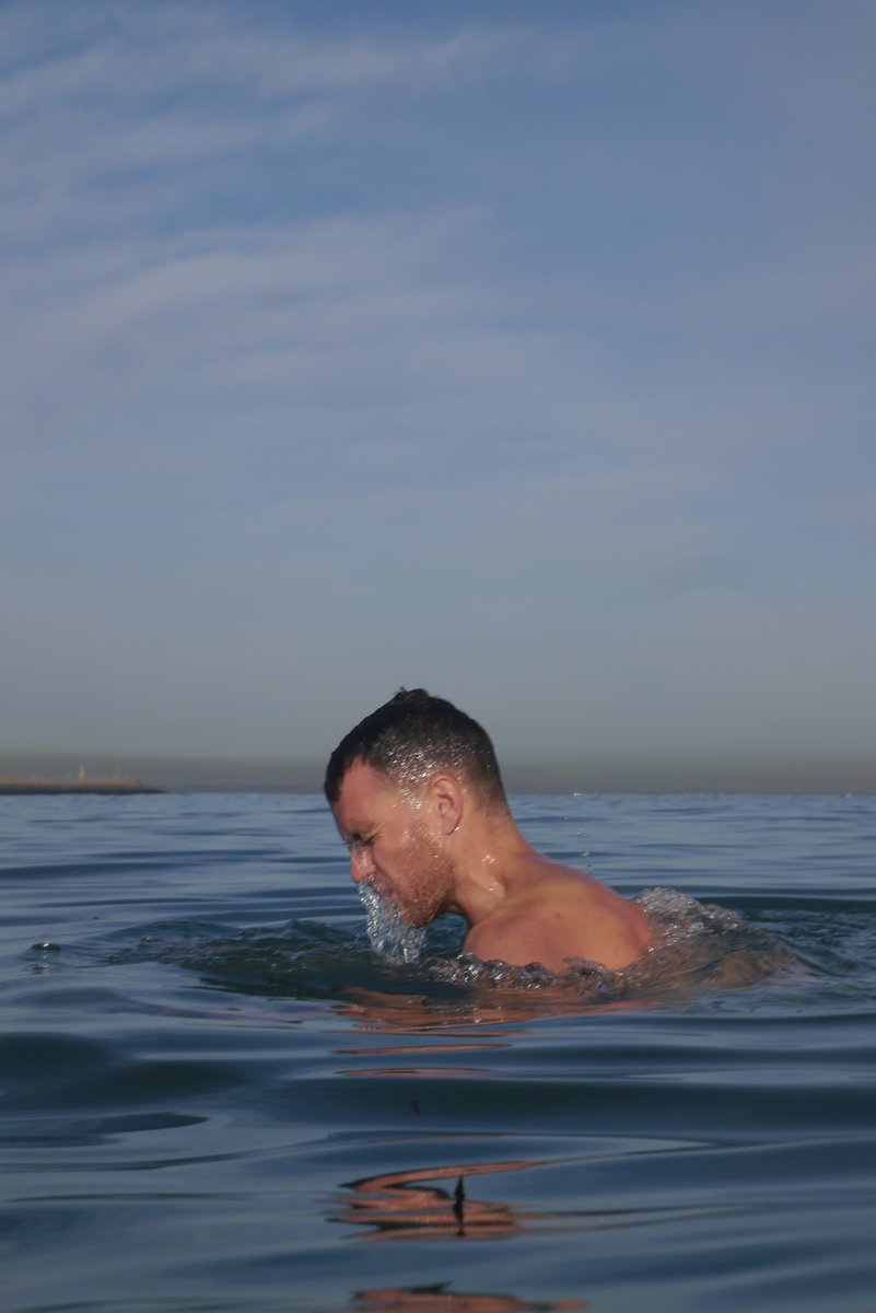 AtSwimBook's tweet photo. Ag snámh leis an buzzer Eoin Ó Cinnéide inniu #irishsea #swimming https://t.co/sdm5Blhf1q