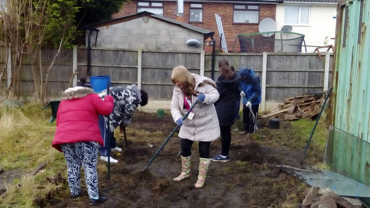 sophie_heneghan's tweet photo. Great to see @PalmerstonITT pupils hard at work on #Widmore #Garden #allotments this morning! @KellyKelly908 https://t.co/R9JUz6f9cn