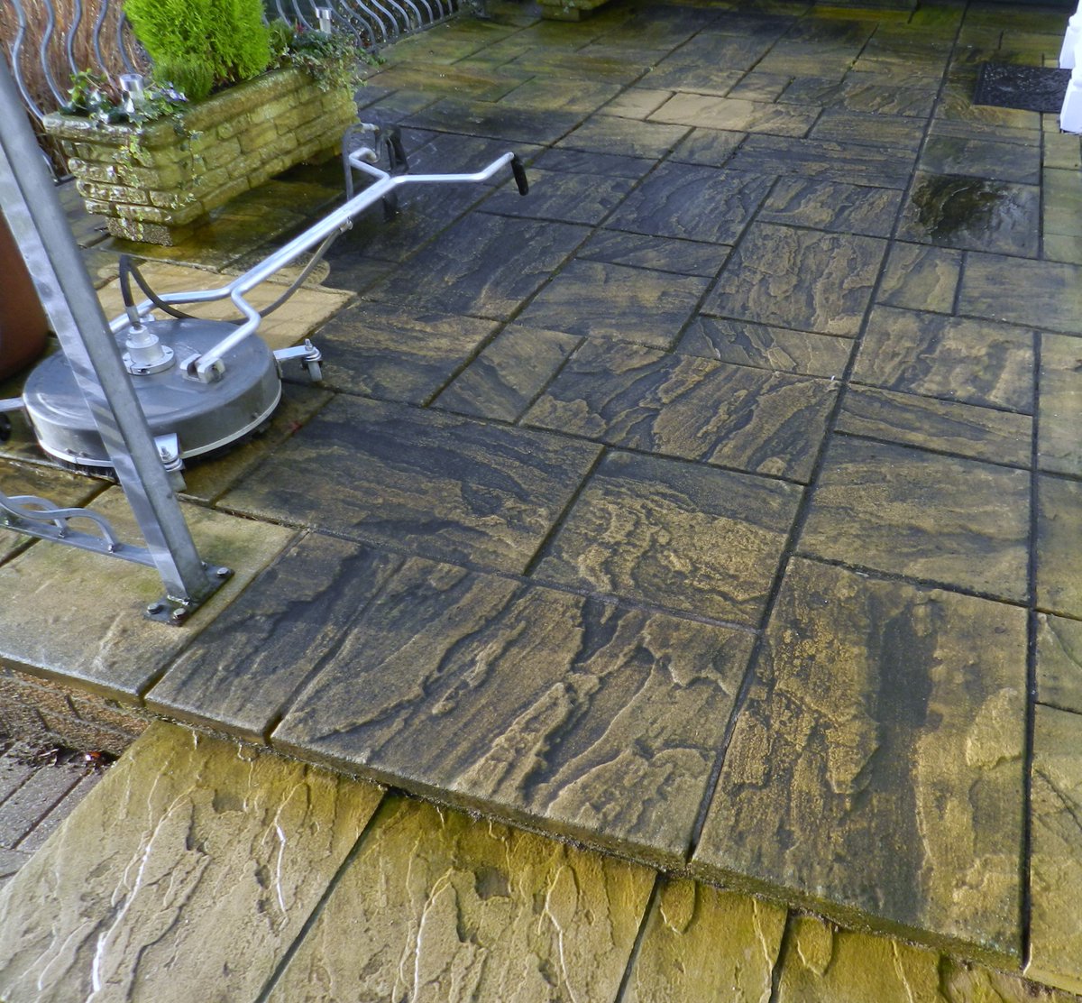 valejetclean's tweet photo. Is your #paving in need of a #springclean? Just look at the #valejetclean difference to this #patio in #Barry. Tel: 02920 700571 for a quote https://t.co/cY0k3Uxm8U