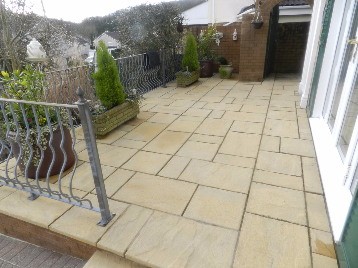 valejetclean's tweet photo. Is your #paving in need of a #springclean? Just look at the #valejetclean difference to this #patio in #Barry. Tel: 02920 700571 for a quote https://t.co/cY0k3Uxm8U