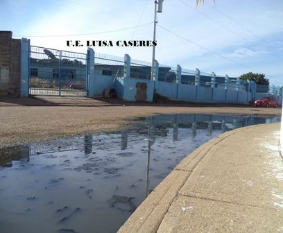 reportalo24's tweet photo. Vi­a @traficoenaccion: #Guarico #Calabozo Aguas negras estancadas frenta U.E Luisa Caceres de Arismendi @elhinnaoui https://t.co/L5FZjP9ztN