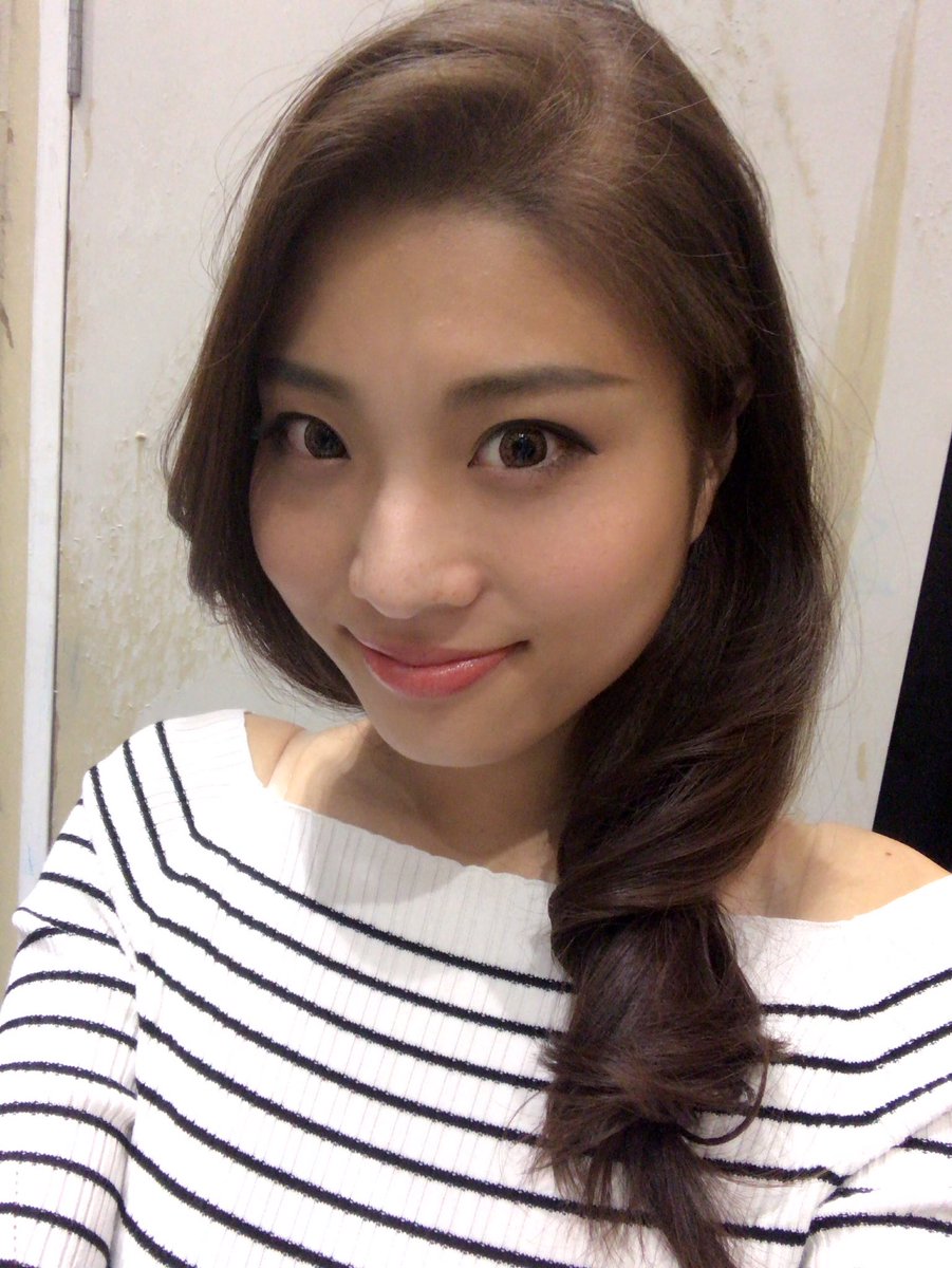 結城みい じゃじゃーん 片側くるくるおすまし顔がステージ前 ゆるふわピクニック楽しみだな顔がステージ後 明日の衣装と髪型どうなるかな 楽しみだな ギフトショー クレイツ