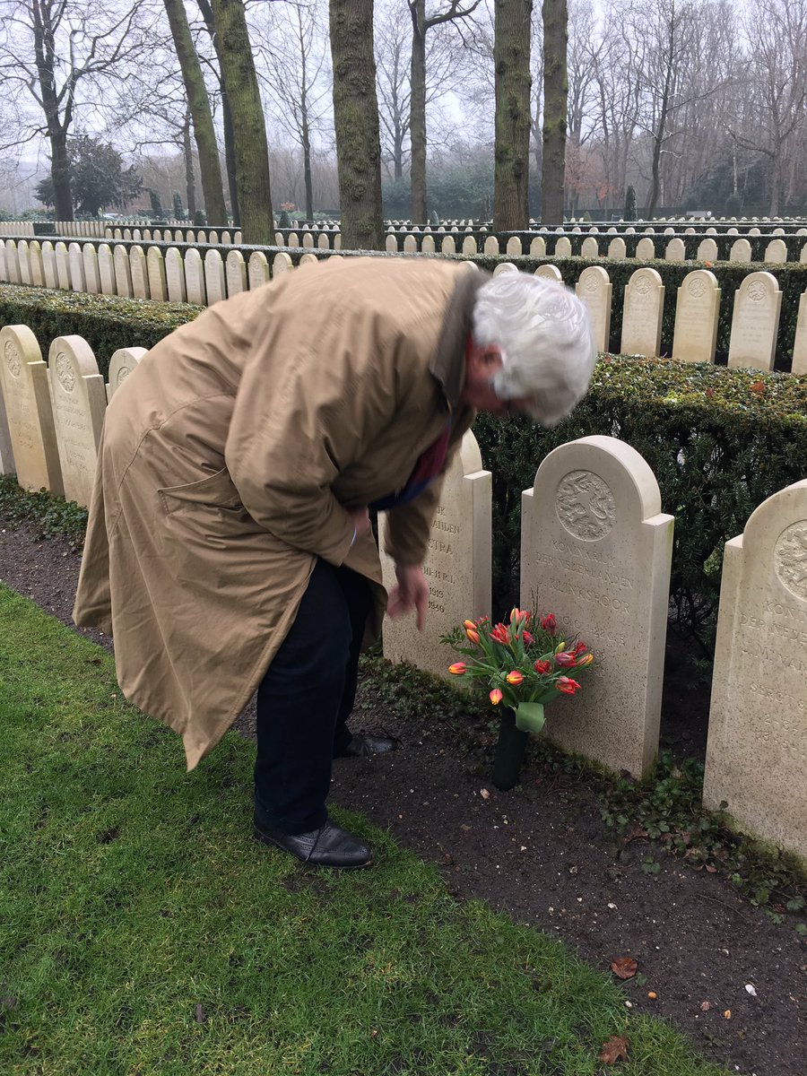 Mooie boeiende gesprekken met nabestaande op  #Nationaalereveldloenen en #Grebbeberg over werk van <a href="/OGS/">ogs</a>.nl