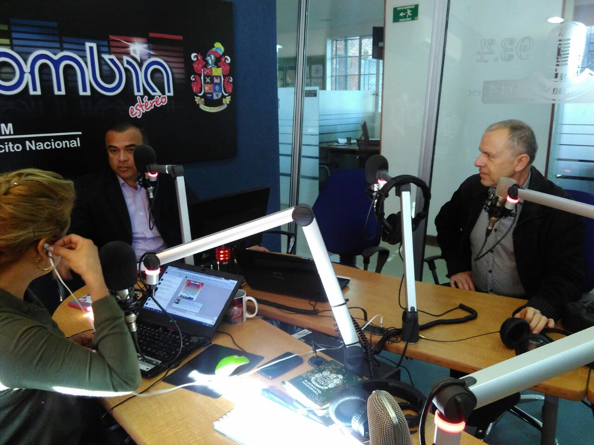 #AlAire el profe <a href="/SainCastro7/">Saín Castro</a> en <a href="/emisoraejercito/">Colombia Estéreo</a> 93.4 fm.