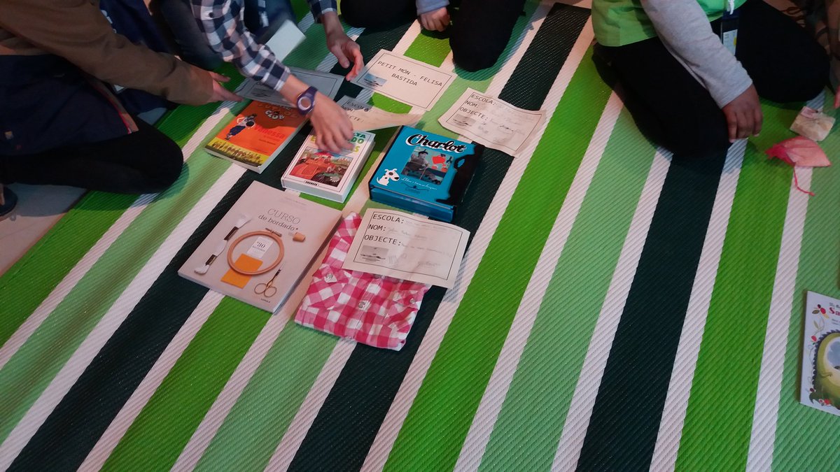 ElPratEA's tweet photo. Ara toca acció comú #forumXESC intercanvi d'objectes https://t.co/JSY7JvjLQo
