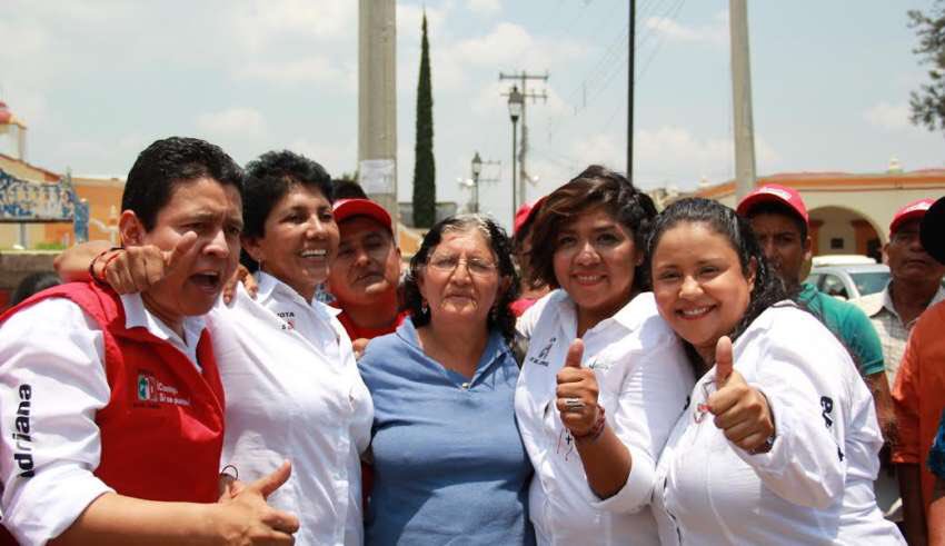 Gelosnivon's tweet photo. #PrimeraLínea Al descubierto red de corrupción de Jorge Zárate en PROSPERA #Oaxaca https://t.co/6Nw1aLIYpi https://t.co/EkPokunlt2