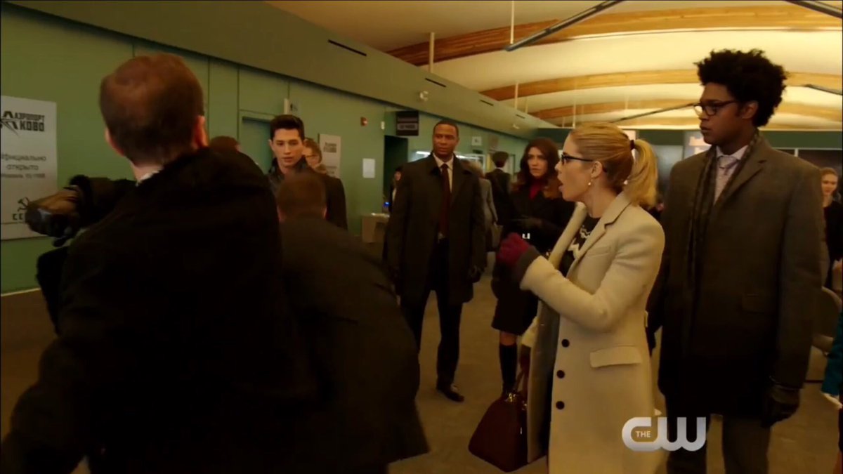 StarlingCityJ's tweet photo. Happy #Arrow day 😁🙌 tonight we go to Russia, #OTA is back together, Oliver &amp; Talia, Anatoly, Felicity in Bratva undercover &amp; much more 💚🎯💚🎯 https://t.co/50ClCClaM4