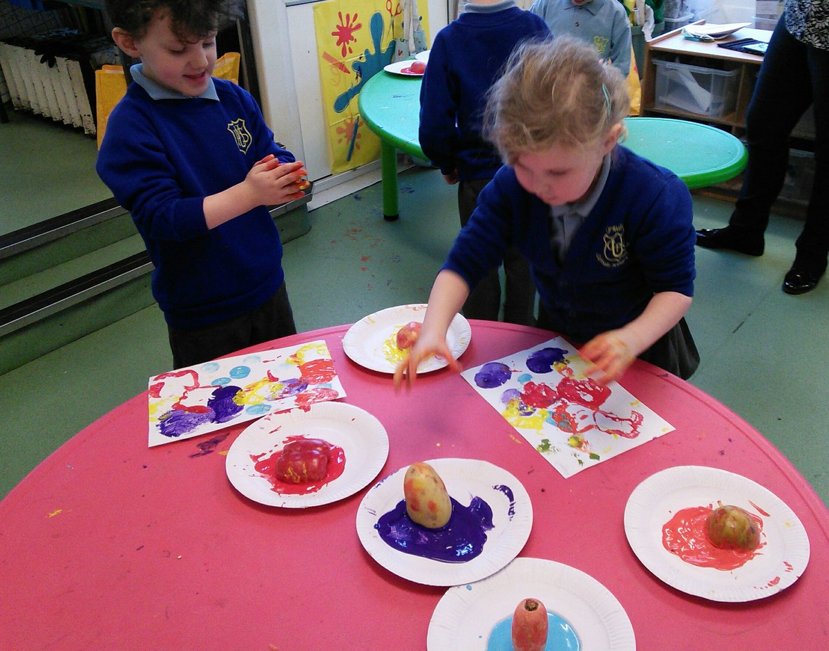 ursulineprimary's tweet photo. Reception are loving Art Week! Yesterday was observational drawing & today is printing patterns with fruit/vegetables! #ADayInReception https://t.co/SomAUBKGIf