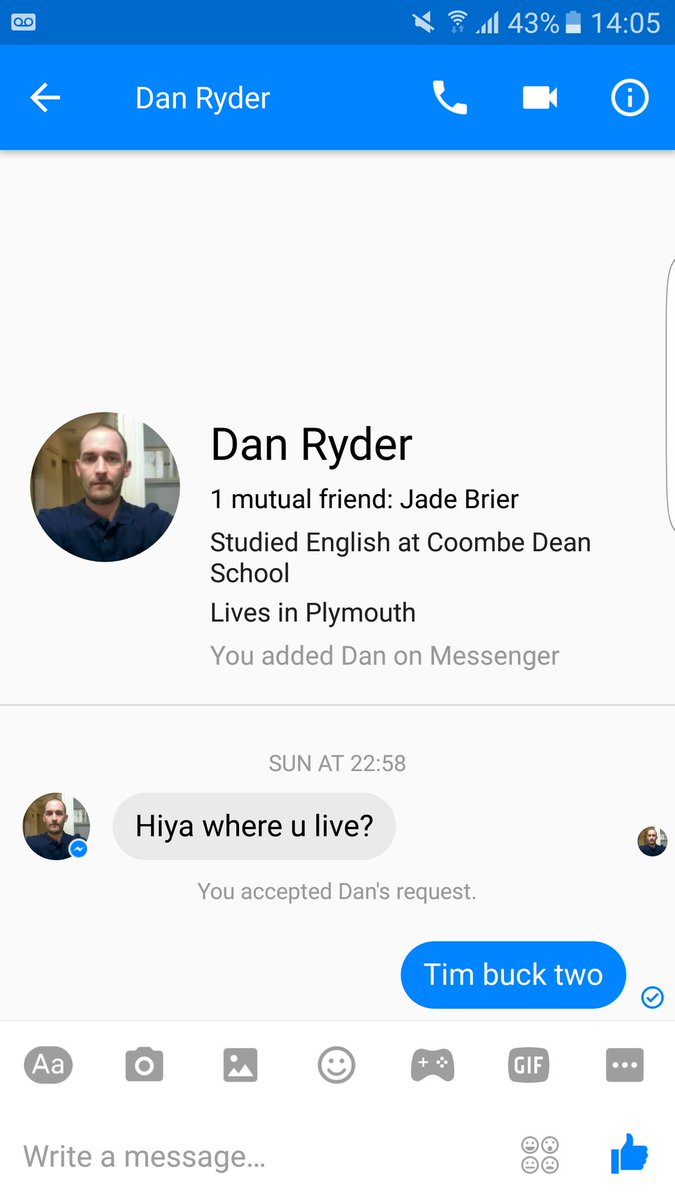 Amyminxx's tweet photo. As if I am just gonna go heres my address 😂 fucking moron #Cant be doing with anyone in my life I am dating my fucking self #happyonmyown https://t.co/nylFlzDJxy