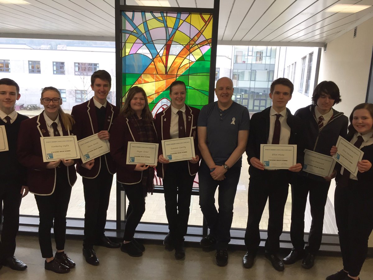 High praise &amp; certificates for pupils frm Davy @WhiteRibbonScot when collecting £75 raised &amp; dozens of pledge cards during #16DaysOfAction 👍