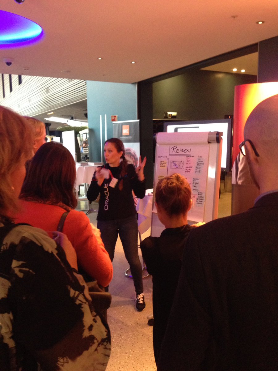 etawaststjerna's tweet photo. .@HellandJannicke &amp; Digital Mission -powerful!! @OracleHCM @HR_Norge #HRtech17 https://t.co/v6GJgoJZXN