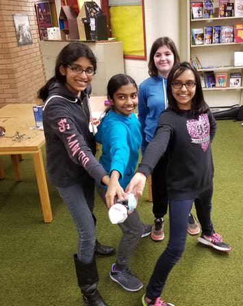 ClubInnovationS's tweet photo. Our innovators building a light source.  Thanks Mr. Mathew Brady for another great #STEM activity in our #makerspace https://t.co/hWlGHrGrJg