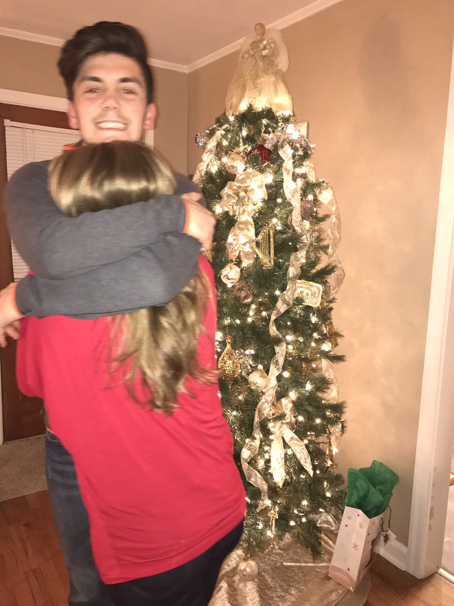 rayl_rayl's tweet photo. S/O to my favorite human being for continuously make me feel like the luckiest girl alive:))) I'm truly blessed!! #1downmanytogo 😍 @Tommkile https://t.co/rzqYcV3YtM