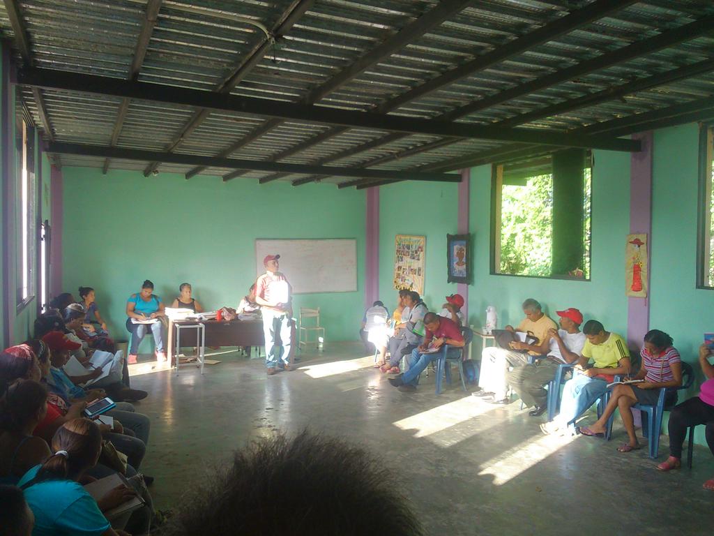 MpComunasDelta's tweet photo. Comuna Suprema Felicidad Pacha Mana elige la comisión promotora de la comuna. Parroquia J Vidal Marcano en Tucupita https://t.co/Pc7FmFMUBm
