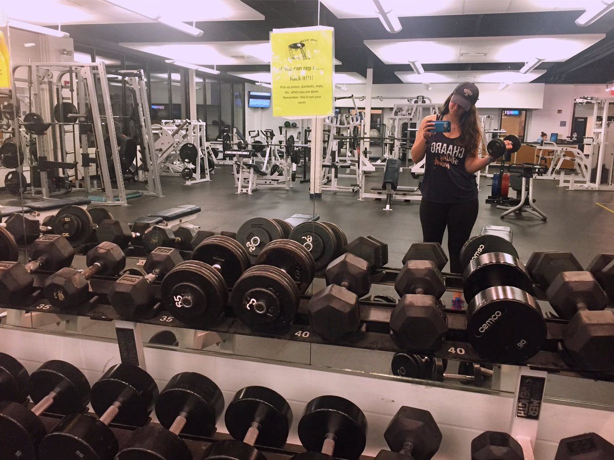 alexissantoraaa's tweet photo. @ boys -- cash me in da weight room how bow dah
only one in there at 7AM this morning #CHAARGSBFP ⚡️ https://t.co/Rfr1ayhrsF
