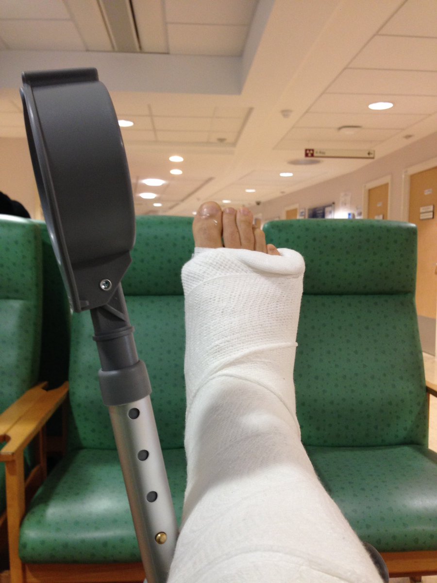 cafeLemonUK's tweet photo. Due to broken heel bone we will be opening #cafelemon in the middle of March, sorry for the delay. https://t.co/lnzRfu6AgT