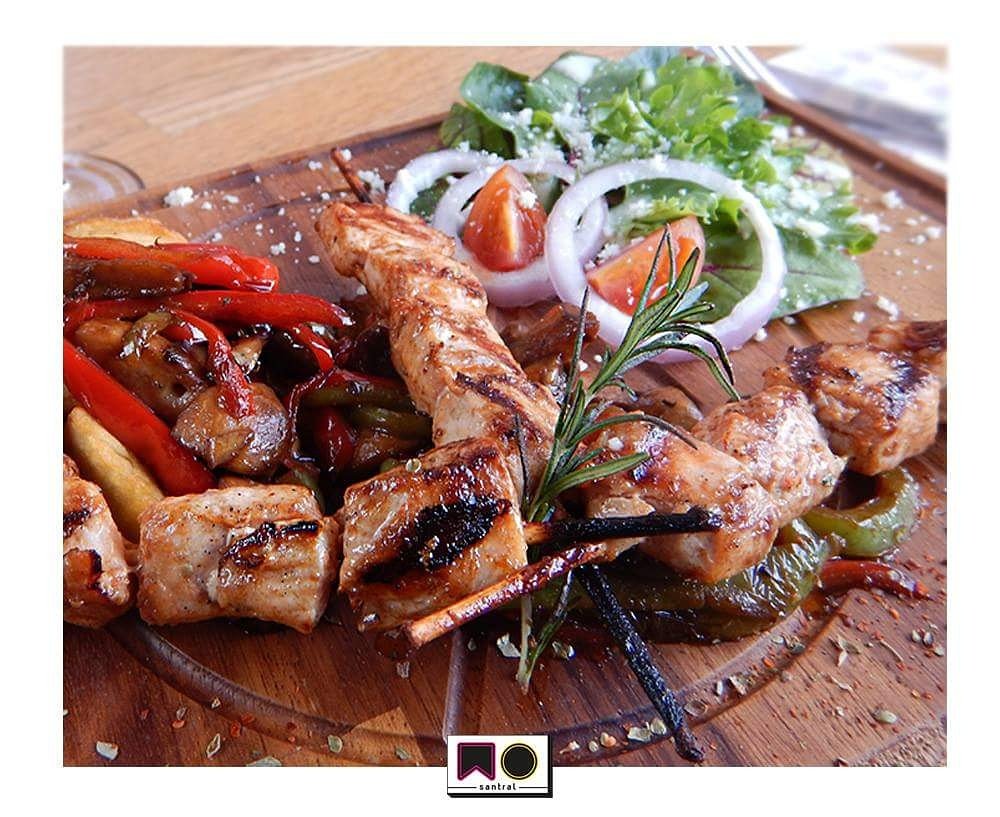 Akşam yemeğinin tadı tuzu bugün yine #moda 😋

 #modayiz #mosantral #triomeydan #gorukle #yemek #food #drink #music #fun